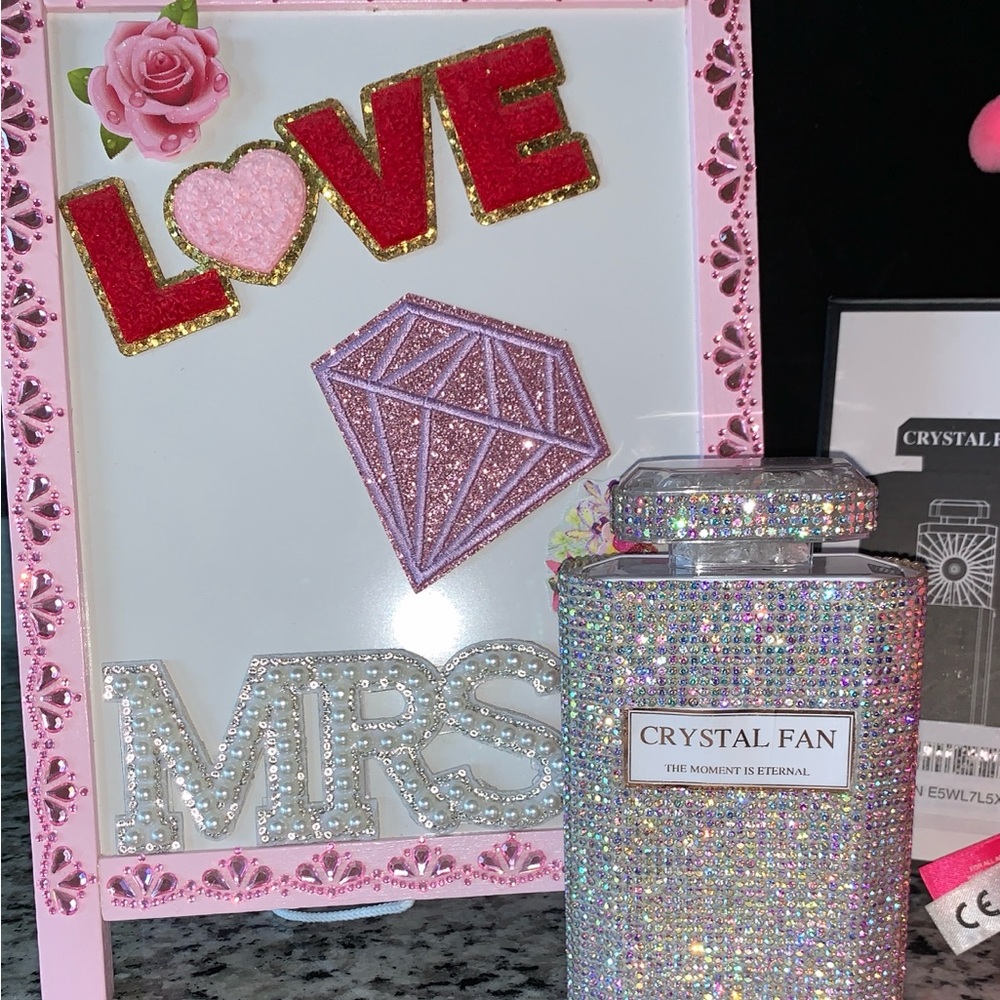 Crystal Fan Perfume Bottle with Rhinestones - Picture 3 of 3